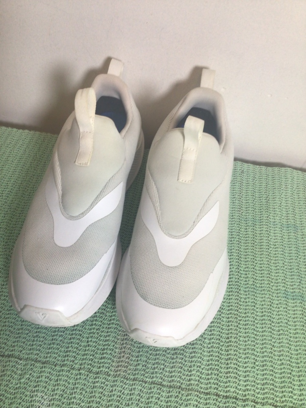 Vessi  waterproof Tidal sneakers slip on classic everyday model SZ M10.5